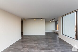 5455 N Sheridan Rd, Unit 1905 in Chicago, IL - Building Photo - Building Photo