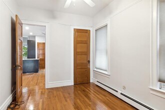 240 Harrison Ave, Unit 2 in Jersey City, NJ - Building Photo - Building Photo