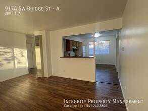 917 SW Bridge St in Grants Pass, OR - Building Photo - Building Photo