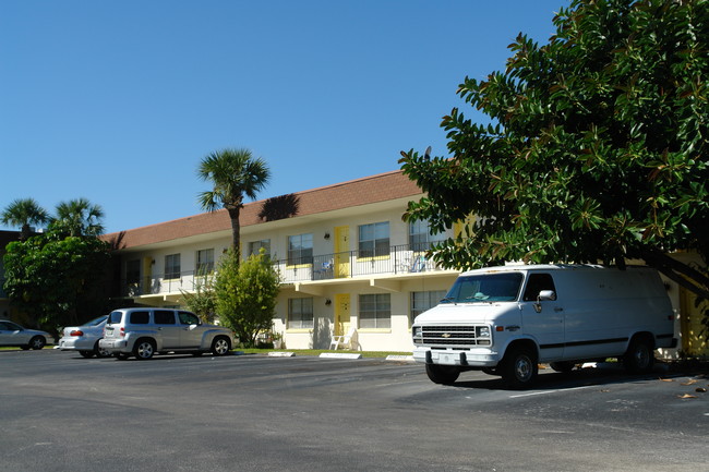 Sunrise Harbor Apartments in Daytona Beach, FL - Building Photo - Building Photo