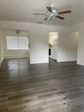 1449 N 14th Way in Hollywood, FL - Building Photo - Building Photo