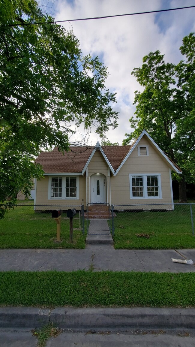 320 S Ashbel St, Unit GARAGE