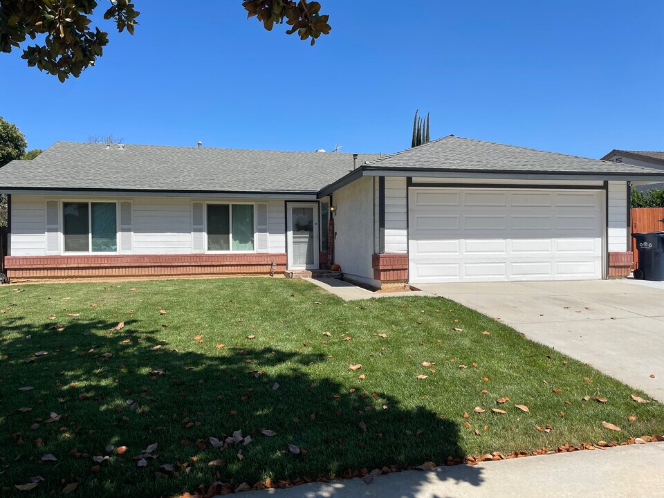 142 Ferndale Ct in Redlands, CA - Building Photo