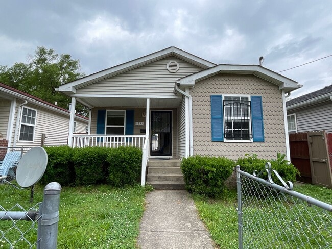 property at 1831 W Ormsby Ave