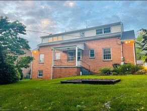 1406 Hillcrest Dr in Blacksburg, VA - Foto de edificio - Building Photo