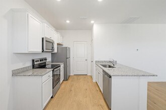 137 Desert Hare Dr in Jarrell, TX - Building Photo - Building Photo