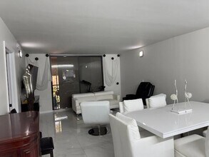 7770 Tahiti Ln, Unit 2020 in Greenacres, FL - Foto de edificio - Building Photo