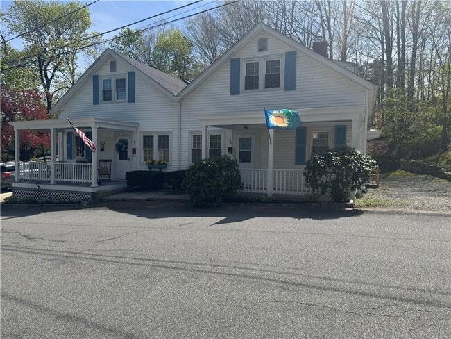 19 Whipple Ave in Smithfield, RI - Building Photo - Building Photo