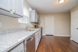 2305 Leighton Way in Spring Hill, TN - Building Photo - Building Photo