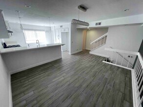 6238 1/2 Shoup Ave in Los Angeles, CA - Building Photo - Building Photo