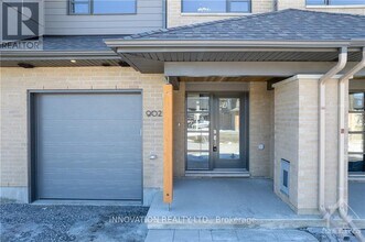 902 Chipping Cir in Ottawa, ON - Building Photo - Building Photo