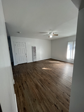 14711 Erwin St, Unit 7 in Los Angeles, CA - Foto de edificio - Building Photo