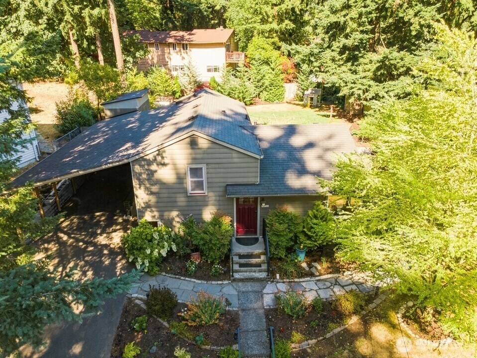 19726 Forest Park Dr NE in Shoreline, WA - Building Photo