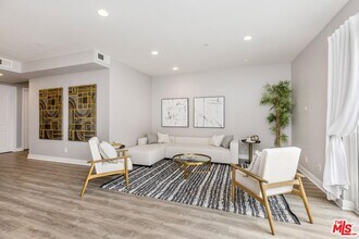 11851 Laurelwood Dr in Los Angeles, CA - Building Photo - Building Photo