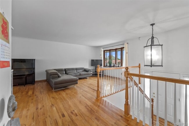 35 Westwind Rd in Yonkers, NY - Building Photo - Building Photo