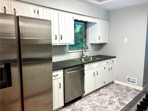 2214 Dogwood Ln NE in Atlanta, GA - Building Photo - Building Photo