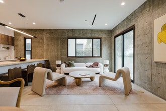 2855 S Sycamore Ave in Los Angeles, CA - Foto de edificio - Building Photo