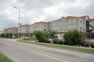 Wilcrest Garden Condominiums in Houston, TX - Building Photo - Building Photo