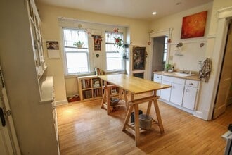 2762 N Murray Ave, Unit 2760 in Milwaukee, WI - Building Photo - Building Photo