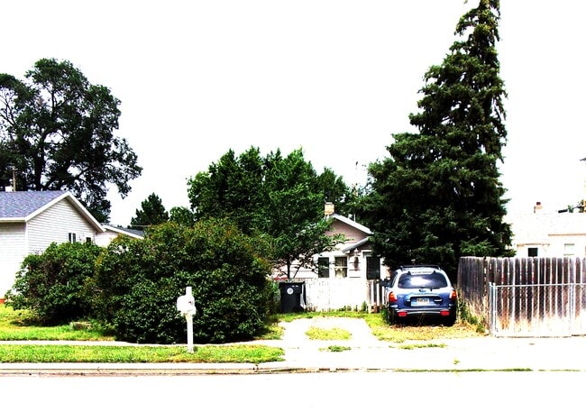 property at 624 E Madison St