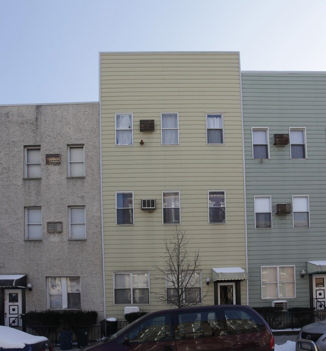 202 Calyer St in Brooklyn, NY - Building Photo - Building Photo