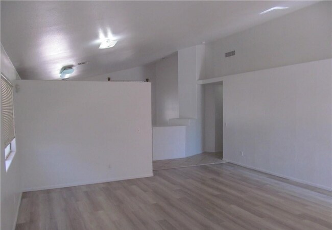 3732 White Peppermint Dr in Las Vegas, NV - Building Photo - Building Photo