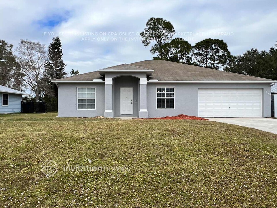 1537 SW Jacqueline Ave in Port St. Lucie, FL - Building Photo