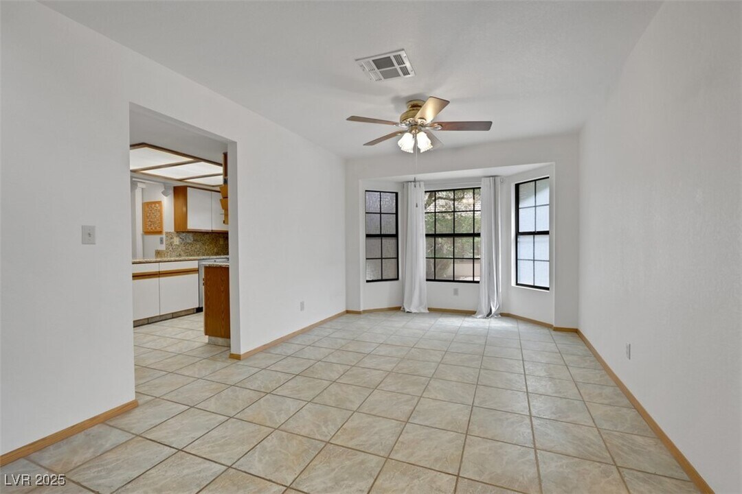 5240 Las Cruces Dr in Las Vegas, NV - Building Photo