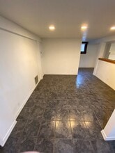 404 NW A St, Unit #B in Grants Pass, OR - Building Photo - Building Photo