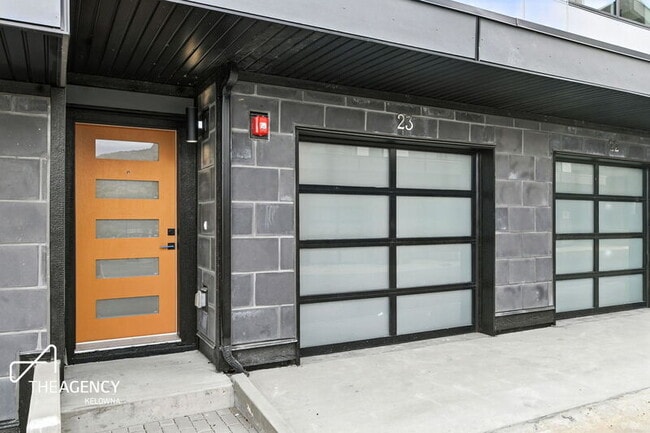 1980 Upper Sundance Dr in West Kelowna, BC - Building Photo - Building Photo