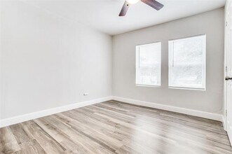 2216 Marburg St in Dallas, TX - Building Photo - Building Photo