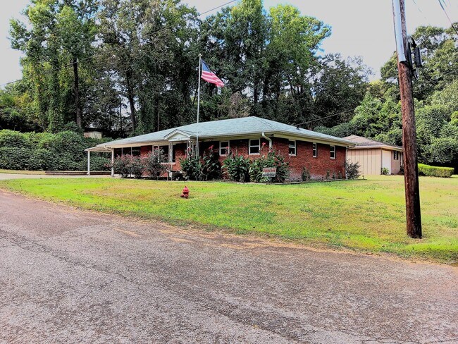 195 Sloan St in Pontotoc, MS - Building Photo - Building Photo