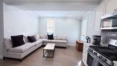 93 George St, Unit 1 in Boston, MA - Foto de edificio - Building Photo