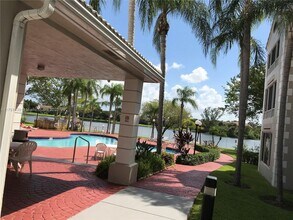 2851 N Oakland Forest Dr in Oakland Park, FL - Building Photo - Building Photo