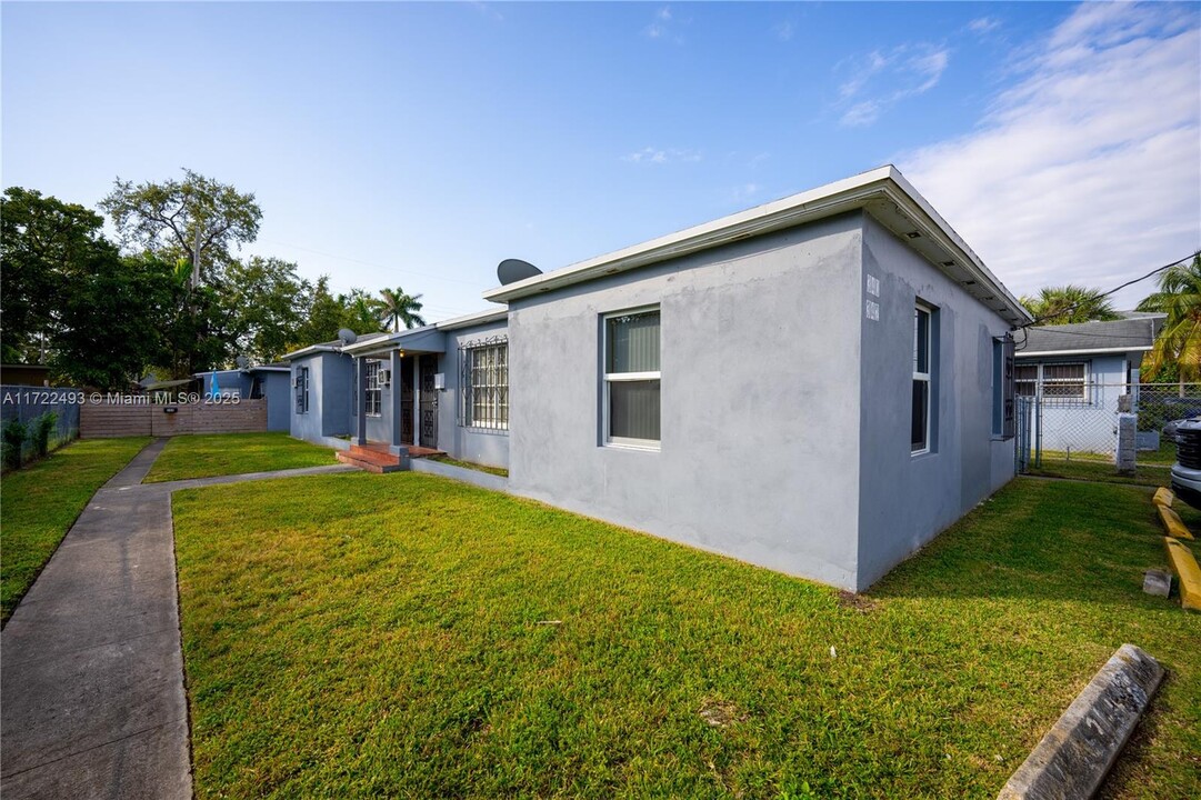 340 NE 82nd St in Miami, FL - Building Photo