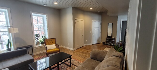 219 Park Row, Unit B in St. Peter, MN - Building Photo - Building Photo