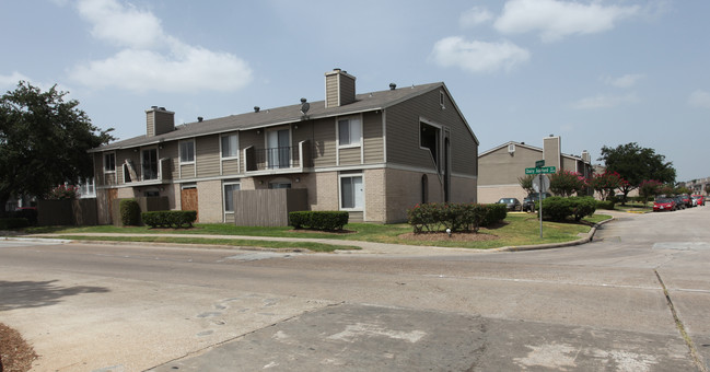 Meadows on the Mews in Houston, TX - Building Photo - Building Photo