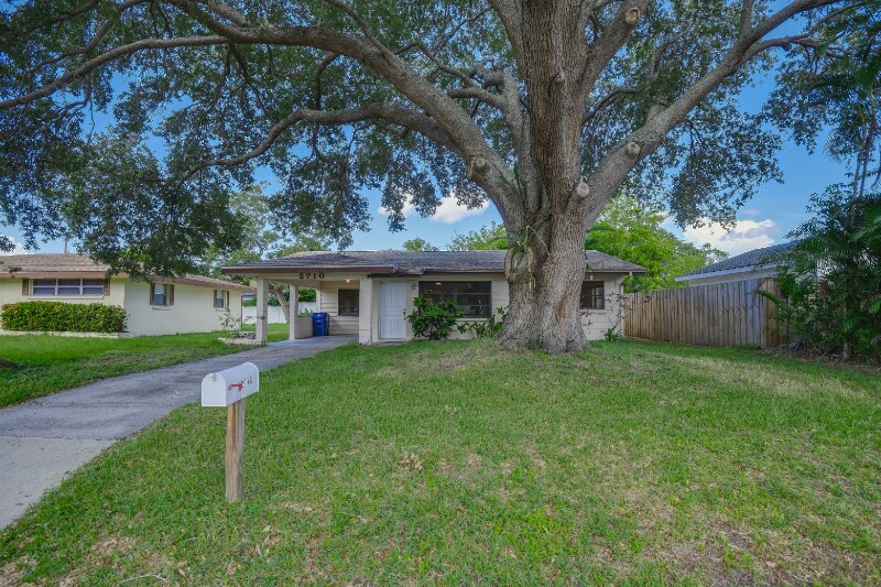 2710 Marshall Dr in Sarasota, FL - Building Photo