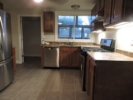 202 Cayuga St in Syracuse, NY - Building Photo