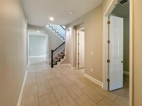 7112 Cut Plains Trail in Austin, TX - Foto de edificio - Building Photo