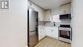 1214 Avenue Rd in Toronto, ON - Building Photo