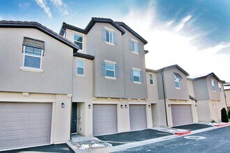 2220 Altamira Dr in Reno, NV - Building Photo - Building Photo