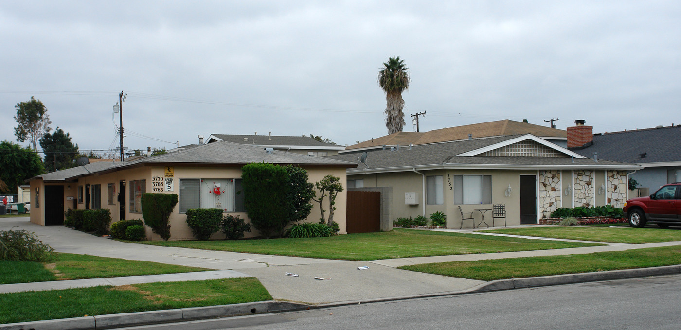 3752-3766 Green Ave in Los Alamitos, CA - Building Photo