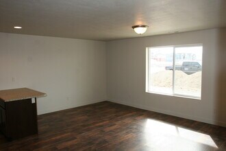 215 N 680 E in Vineyard, UT - Building Photo - Building Photo