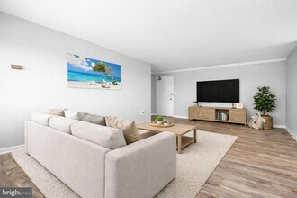 1300 S Arlington Ridge Rd in Arlington, VA - Building Photo - Building Photo