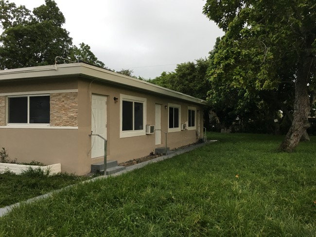 6318 Buchanan St in Hollywood, FL - Building Photo - Other