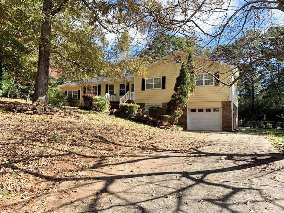 155 Trickum Hills Dr in Woodstock, GA - Building Photo