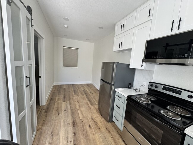 1249 Center Ave, Unit C in Oceanside, CA - Building Photo - Building Photo