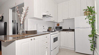 48 Isabella St Apartments in Toronto, ON - Building Photo - Building Photo