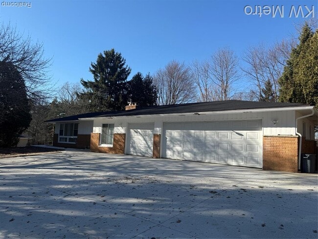 property at 1440 W Square Lake Rd